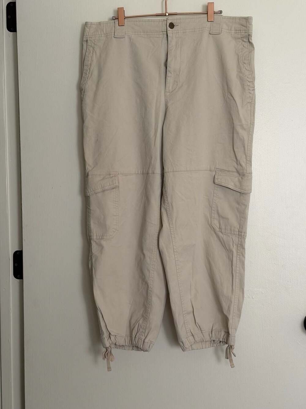 Mid-Rise Cargo Performance Pants